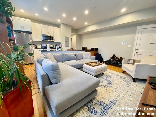 Building Photo - 405 S Huntington Ave