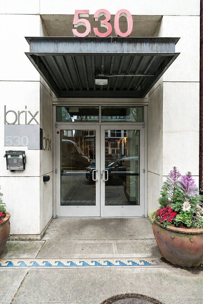 Foto del edificio - Bright Capitol Hill 1BR at BRIX | Parking Included |