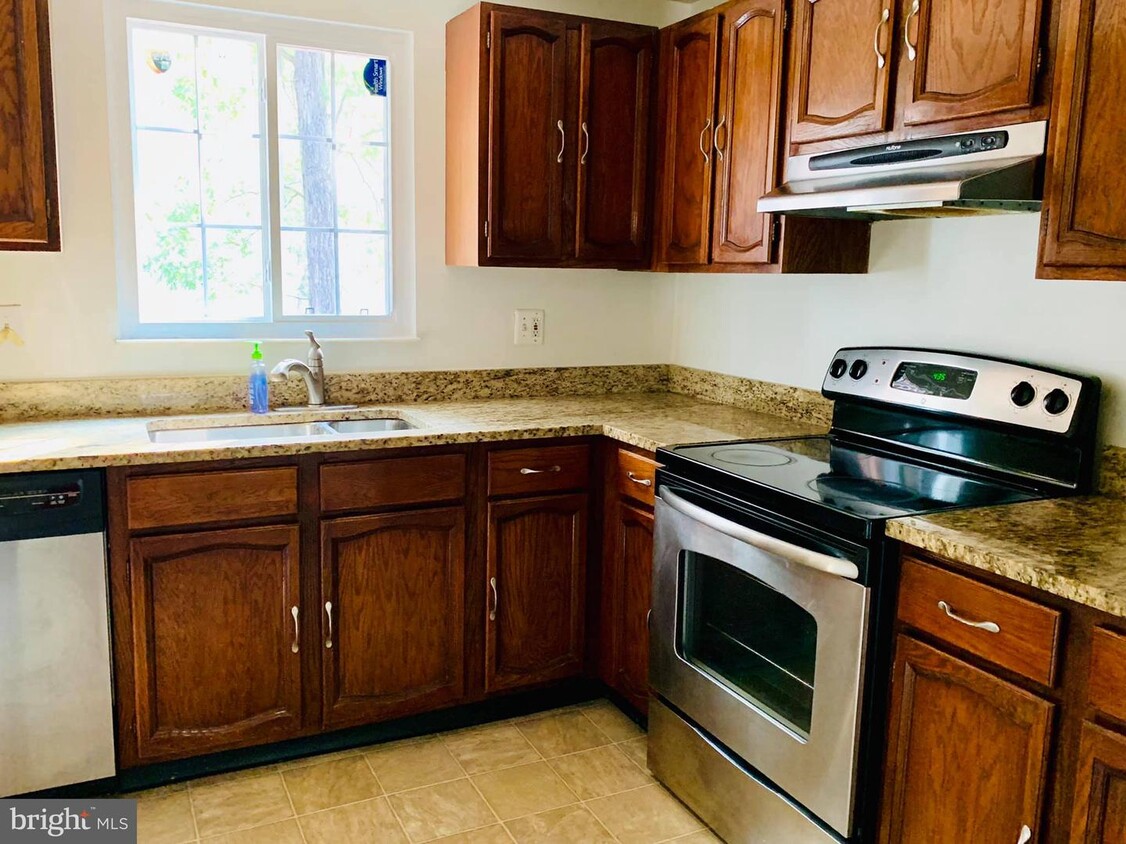 Primary Photo - 120 Forest Ridge Dr