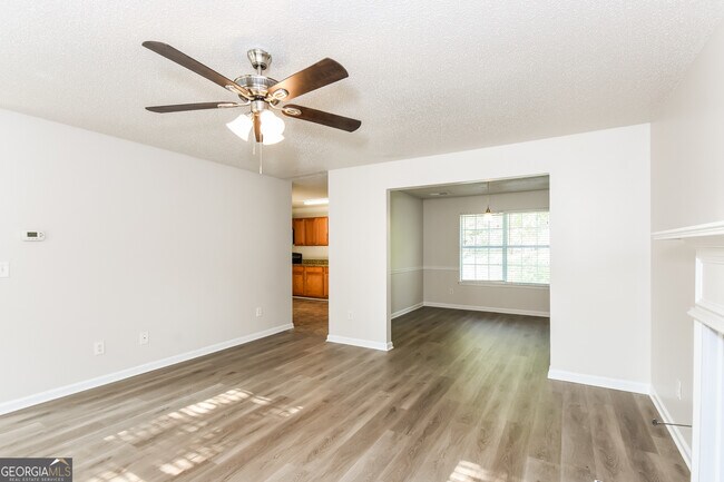Building Photo - 1399 Crestlake Ct