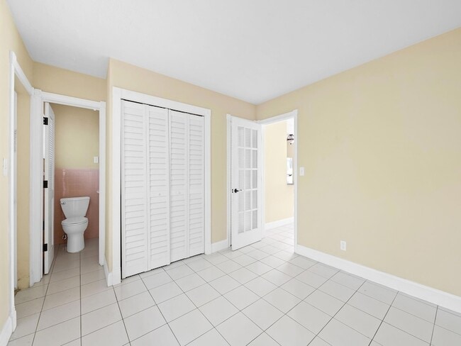 Building Photo - 1219 NE 14th Ave