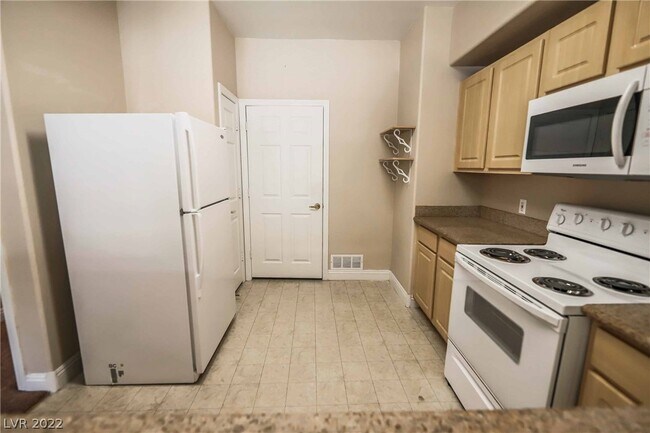 Building Photo - 8000 W Badura Ave