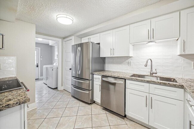 Foto del edificio - 14236 Misty Meadow Ln