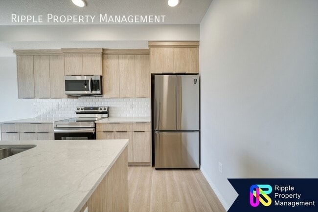 Building Photo - HIGH END MODERN 2 BEDS/ 1 BATHS CONDO