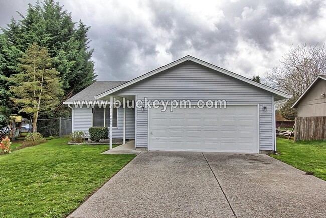Building Photo - 3 Bed, 2 Bath Home Near Walmart on 4th Pla...