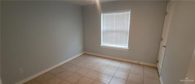 Foto del edificio - 2204 N Dahlia St