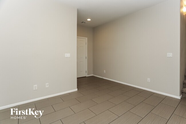 Foto del edificio - 8132 Winterfell Pl