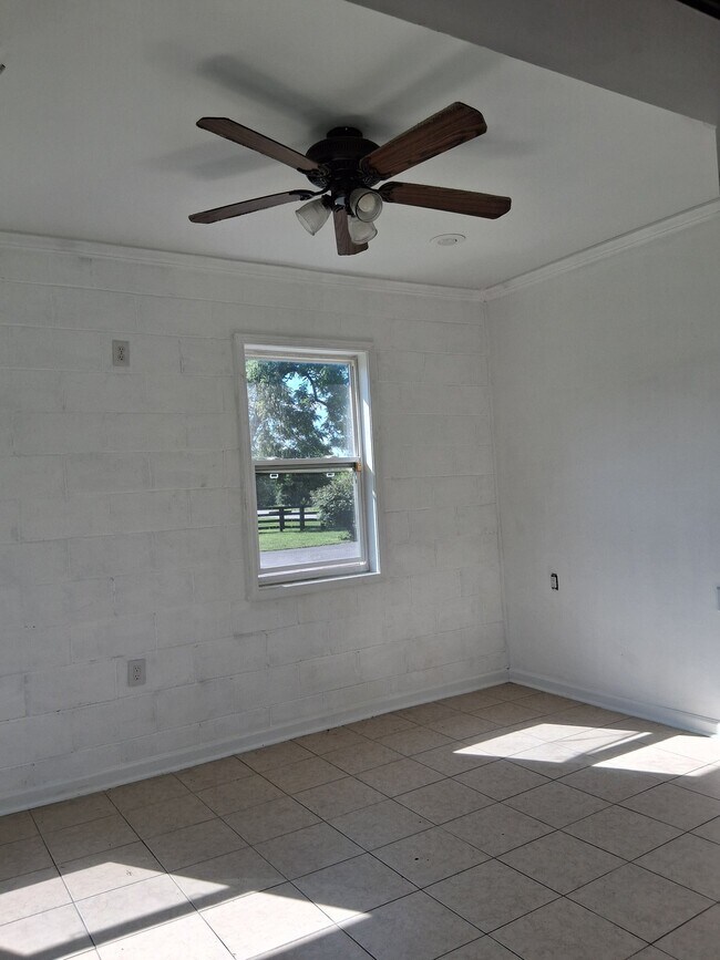 Foto del edificio - 3256 Irvine Rd