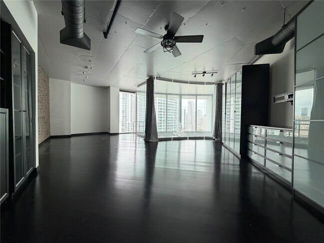 Foto del edificio - 690 SW 1st Ct