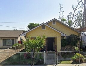 Building Photo - 1216 N Acacia Ave