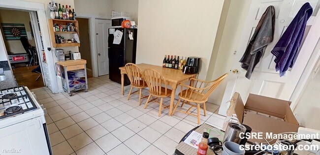 Foto del edificio - 6 br, 2 bath House - 20 Saunders St 1