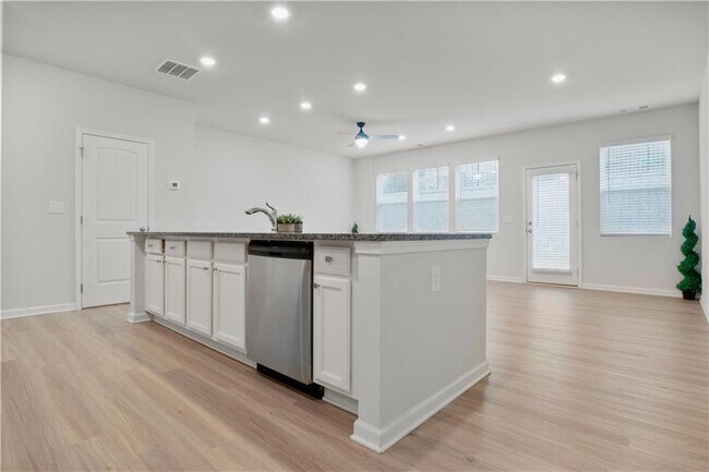 Foto del edificio - 241 Turner Ln