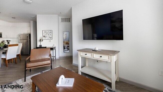 Foto del edificio - 1001 S Center St