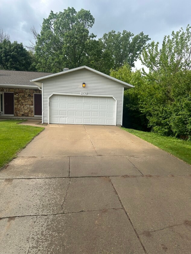 Primary Photo - 2976 Sunshine Pl
