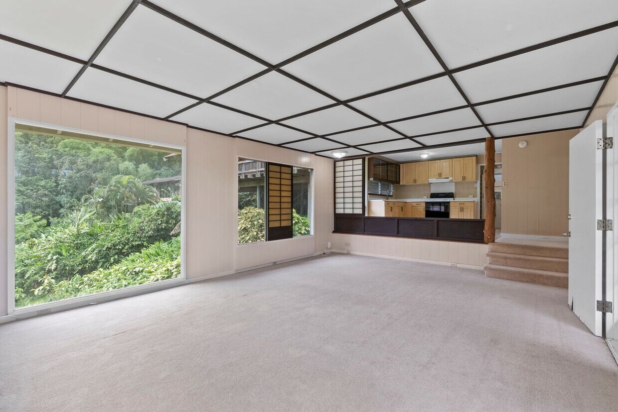 Foto principal - 5 bed/2 bath single family home on the Nuu...