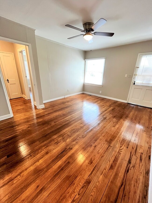 Foto del edificio - 204 SE Lakewood Dr