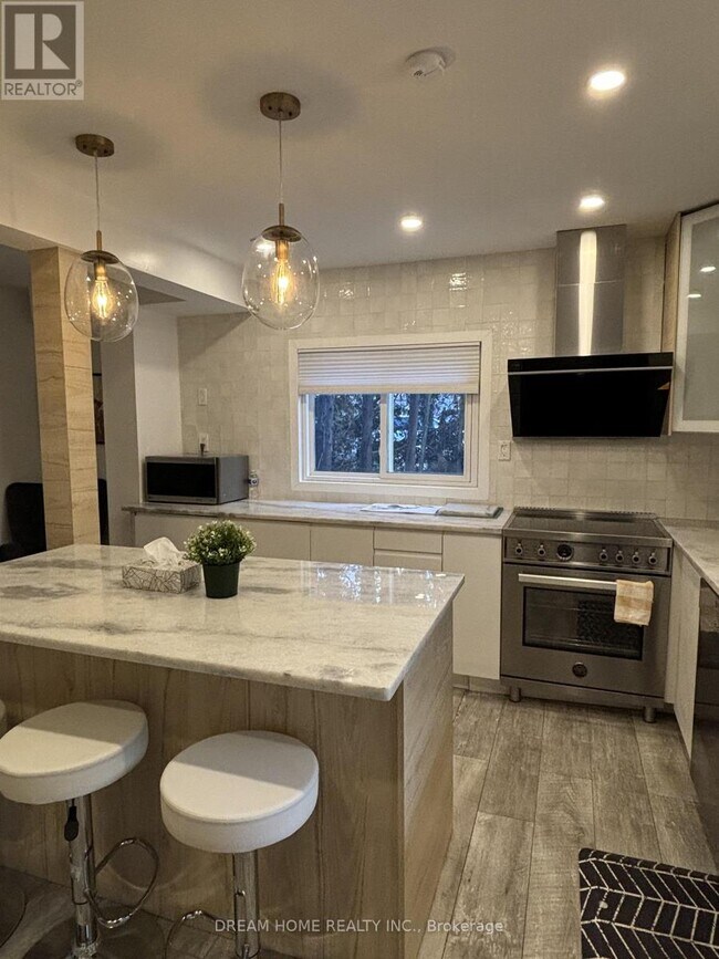 Photo du bâtiment - 160 Olde Bayview Ave