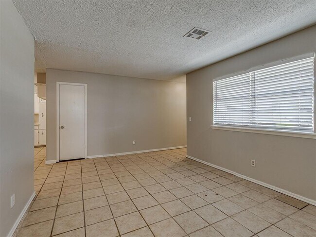 Foto del edificio - 3320 Hampton Rd