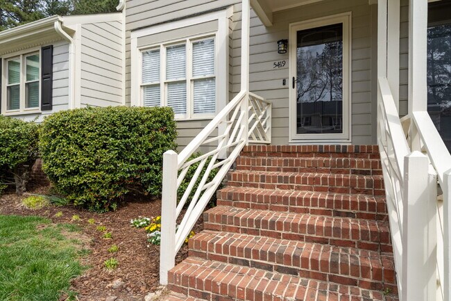 Foto del edificio - Two Bedroom Townhome in Raleigh's Heart!