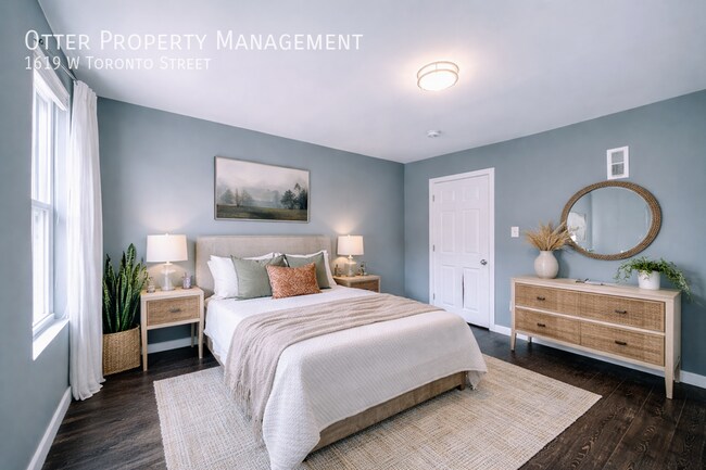 Photo - 1619 W Toronto St House