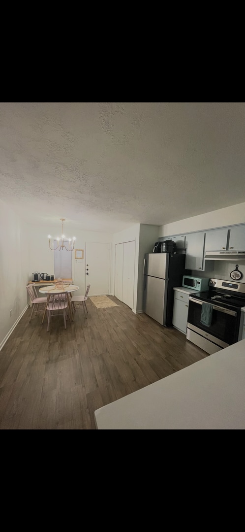 Building Photo - 2409 Bandera Dr