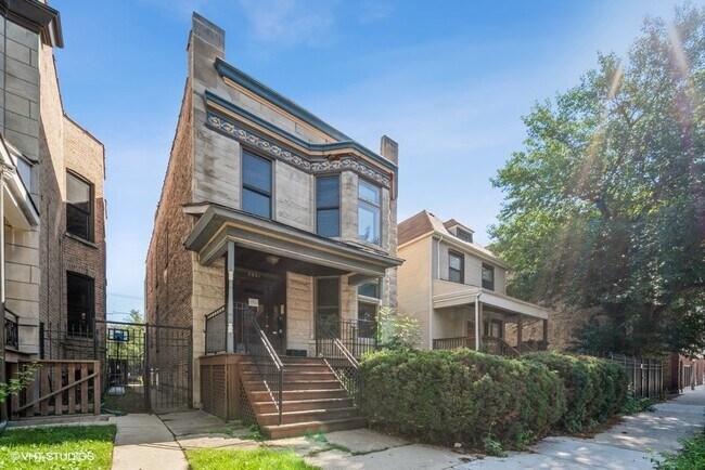 Building Photo - 5661 N Ridge Ave