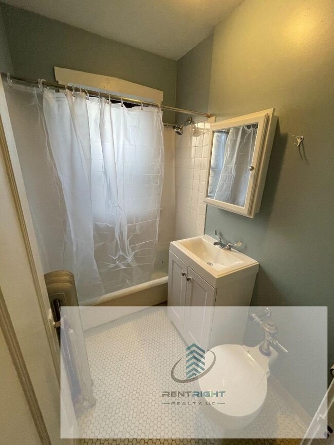 Building Photo - 4015 W Melrose St