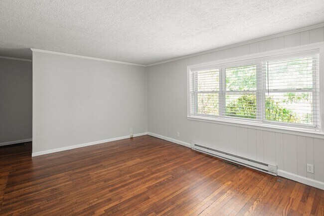 Building Photo - West Asheville Apartment - One Bedroom Plus Office
