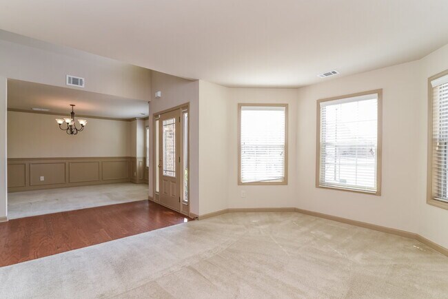 Foto del edificio - 3258 Sag Harbor Ct NE