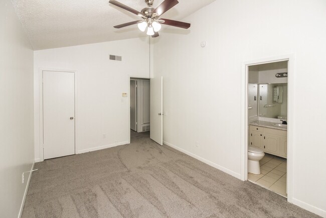 Building Photo - 6218 Ridgeline Dr