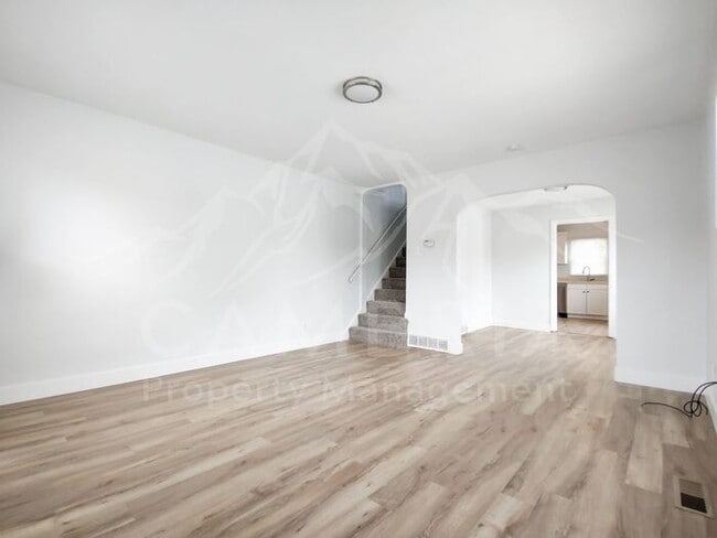 Foto del edificio - Updated Duplex Available in Salt Lake City