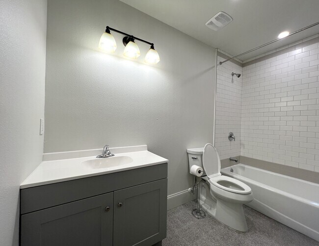 Foto del edificio - 244 E Park Ave