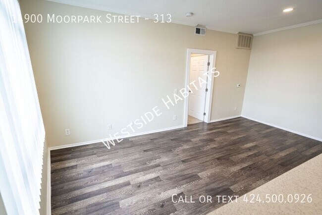 Foto del edificio - 14900 Moorpark St