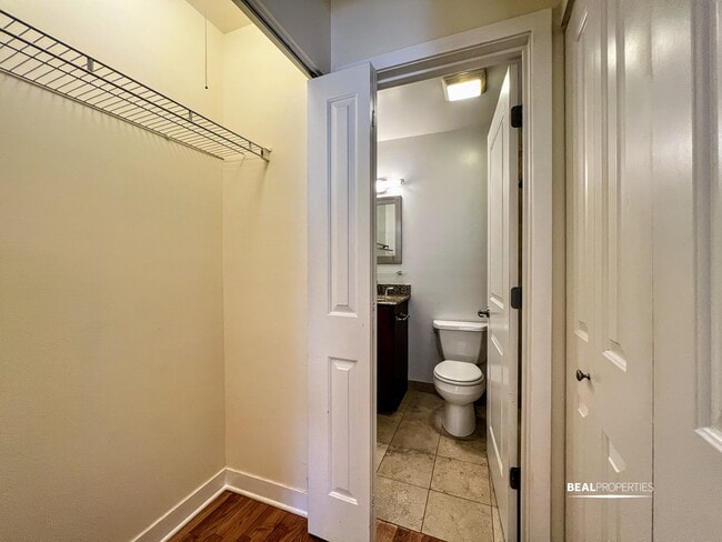 Building Photo - 625 W Wrightwood Ave