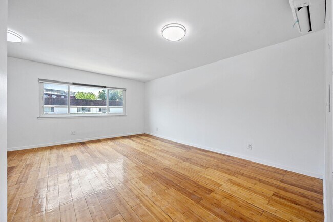 Foto del edificio - 657 Evergreen Ave