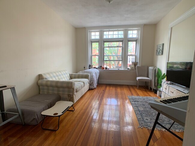 Building Photo - 14 Strathmore Rd