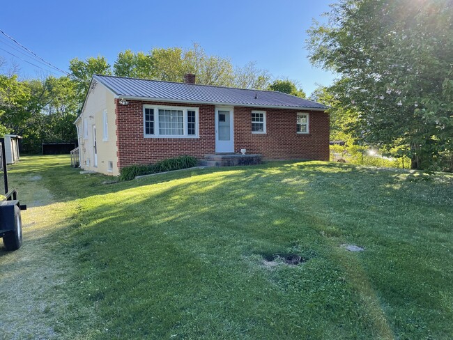 Building Photo - 218 Bufflick Rd