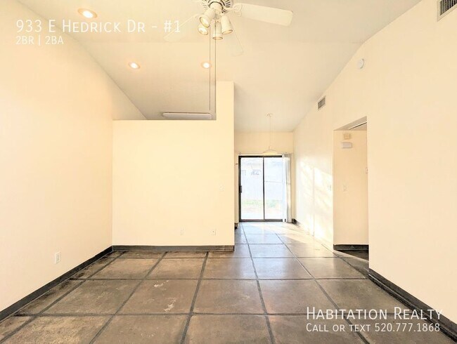 Foto del edificio - 933 E Hedrick Dr