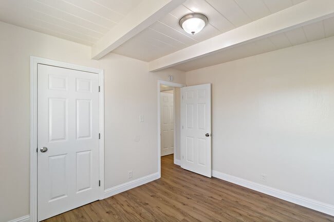 Building Photo - 1970 Powell St