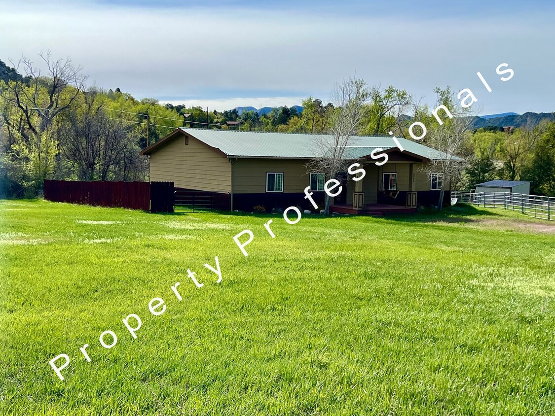 Primary Photo - Single Family Home with Privacy in New Castle