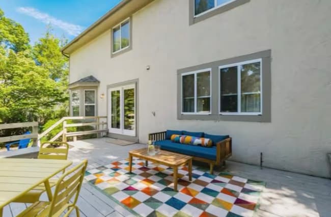 Foto del edificio - 5664 Red Bend Ln