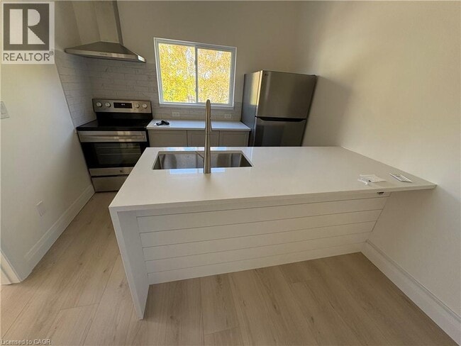 Photo du bâtiment - 205 Alder St E