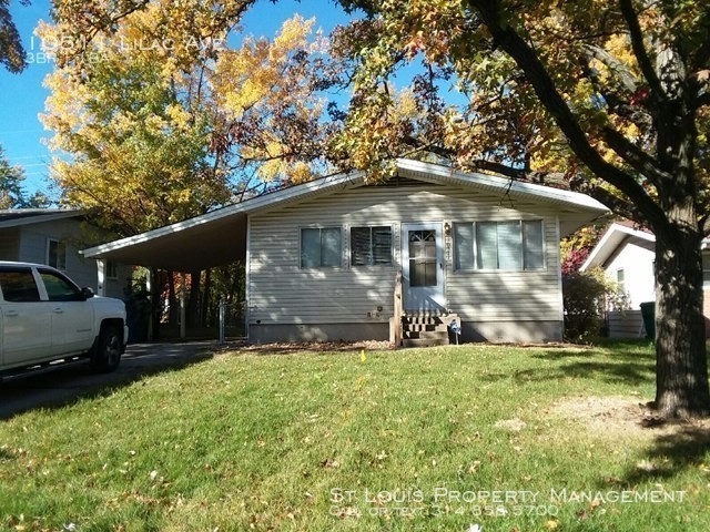 Building Photo - Ranch home with hardwood floors