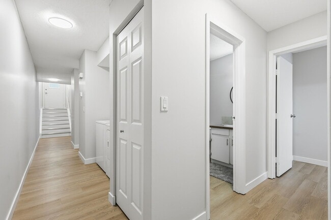 Building Photo - 4809-4852 52 St