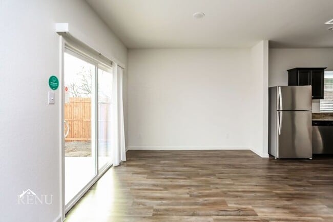 Building Photo - 788 Oakhurst Dr