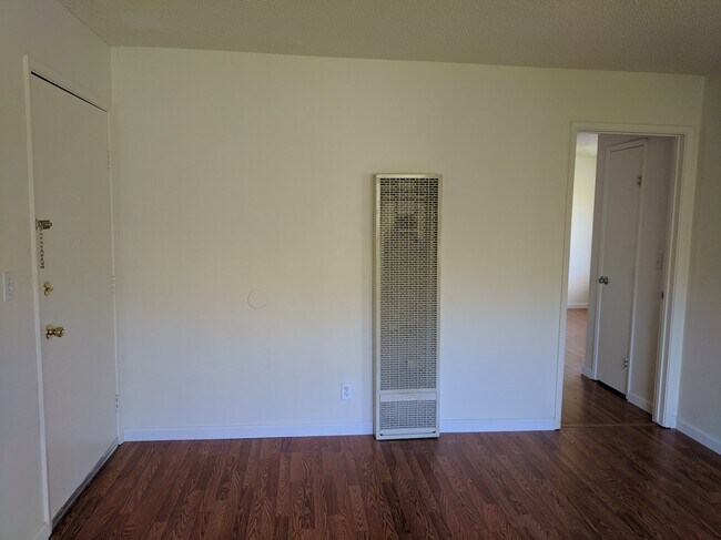 Building Photo - 1444 Calle Oriente