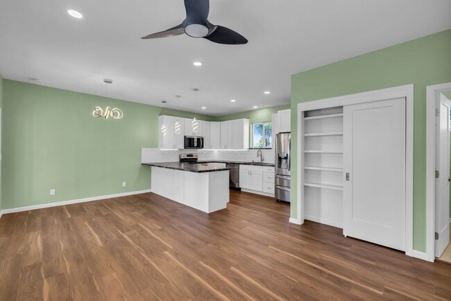 Building Photo - 1276 S Nahale Pl