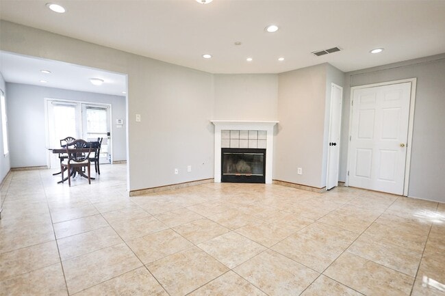 Photo - 815 Valleycreek Rd House