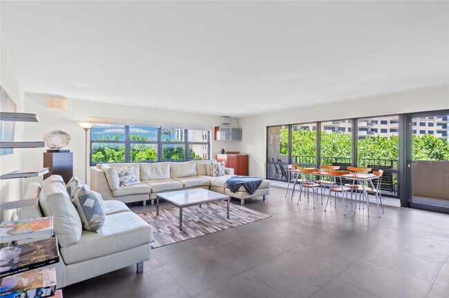 Foto del edificio - 4900 N Ocean Blvd