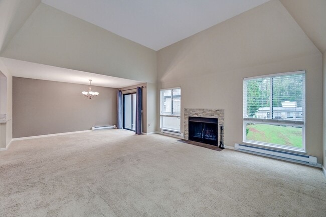 Building Photo - Cozy Condo, Smack-dab in the Middle of Bellevue